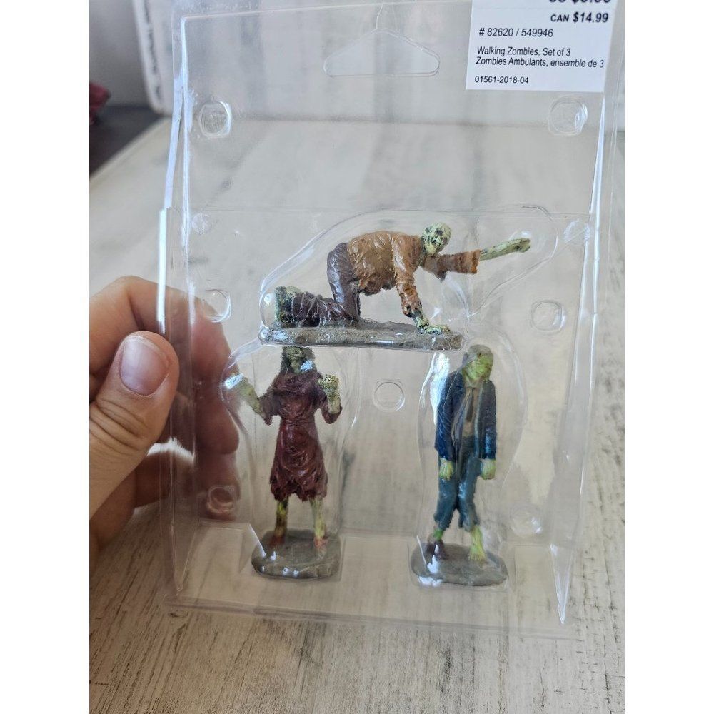 Lemax walking‎ zombies zombie set Halloween village accessory people